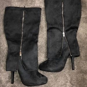 Z. cavaricci wide calf Gray Suede like Boots